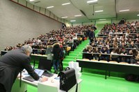 Pubblico in sala per l'inaugurazione