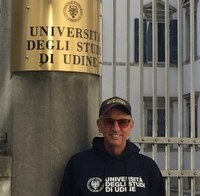 Busuttil davanti a palazzo Florio, sede centrale dell'Ateneo 