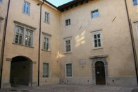 Un'immagine del cortile interno di palazzo Caiselli