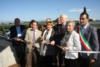 Al centro Cristiana Compagno e Paola Càssola Guida; a sinistra il direttore dell'Azienda Agraria Francesco Savonitto e l'assessore regionale Claudio Violino; a destra l'assessore comunale Enrico Pizza 