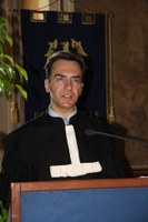 Ludovico Mazzarolli tiene la laudatio di Ayuso Torres