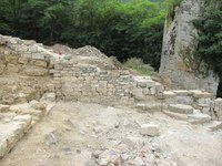 Veduta della grande sala del castello di Ahrensperg appena portata alla luce 