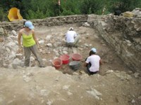 Studenti dell'Ateneo di Udine al lavoro nel sito del castello di Ahrensperg