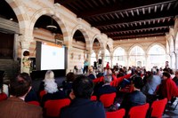 Pubblico sotto la Loggia del Lionello 