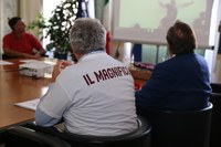 il rettore De Toni con la maglietta della squadra di rugby