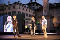 Sul palco Luca Casarsa (al centro)