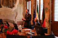 L'ambasciatore tedesco durante l'incontro all'università