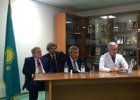 Astana, da sinistra Andrea Risaliti, Armando Risaliti e Abay Baigenzhin, direttore del National Scientific Medical Research Center