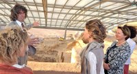 Cristiana Compagno e Asma al-Assad durante la visita al restauro del palazzo reale di Qatna (Foto SANA)