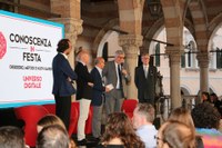 Il palco della inaugurazione sotto la Loggia della Innovazione