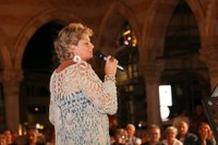 La performance di Barbara Errico