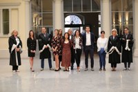 I neolaureati con alcuni docenti della commissione di laurea. A sinistra, Simonetta Minguzzi