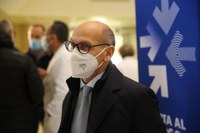 Il rettore Roberto Pinton presente al primo giorno di vaccinazioni di Ateneo