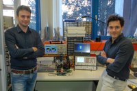 Mario Ursino (a sinistra) e Roberto Rizzolatti nel laboratorio di elettronica di potenza dell'Università di Udine