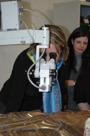 Allievi al lavoro nel Laboratorio di Udine della Soprintendenza