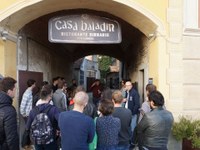 Teo Musso accoglie il gruppo Uniud a Casa Baladin